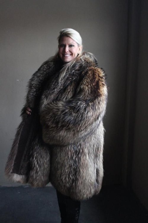 6f26440aebbed9a2d75306efc6ba54f5--fox-fur-coat-fur-coats.jpg