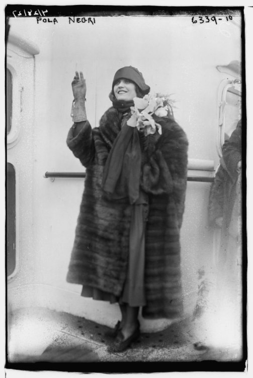 Pola_Negri_LCCN2014718085.tif.jpg