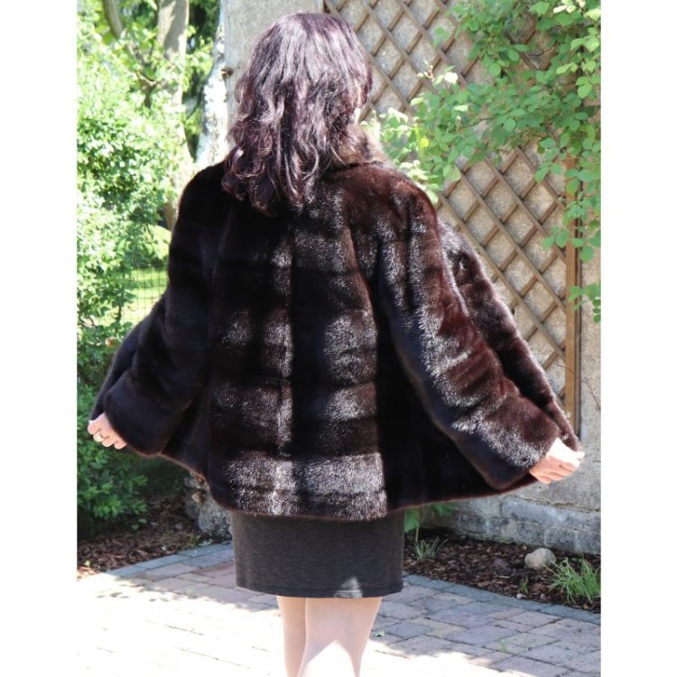 nerzjacke-nerz-zobel-kragen-quer-ganzfellig-dark-brown3.thumb.jpg.43958770e1c58e0888de3d13f2d7e4c0.jpg