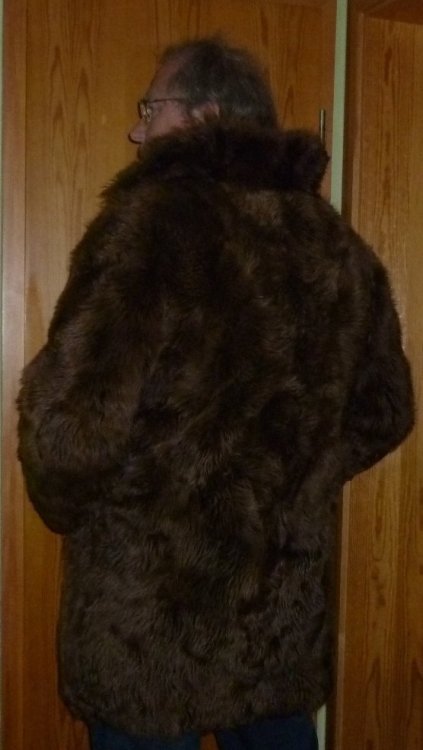 gay guy in lamb fur (2).JPG