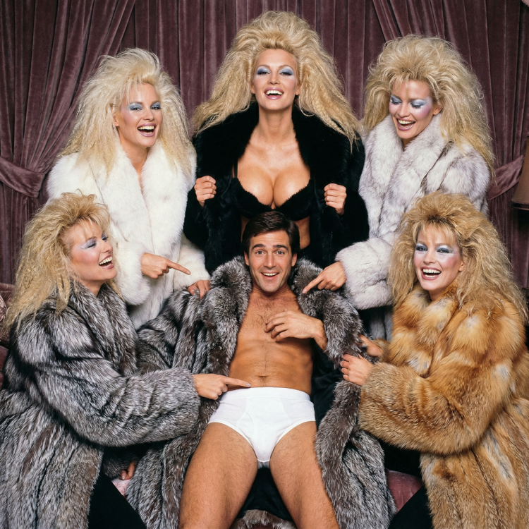 5_very_attractive_busty_glamorous_80s_bleach_blonde_super_models_with_very_long_very_curly_80s_big_h-ith_enormous_super-sized_biggest_in_the_world_breas-5.thumb.png.0b1058c259f89fa44c195c839f4f5d67.png