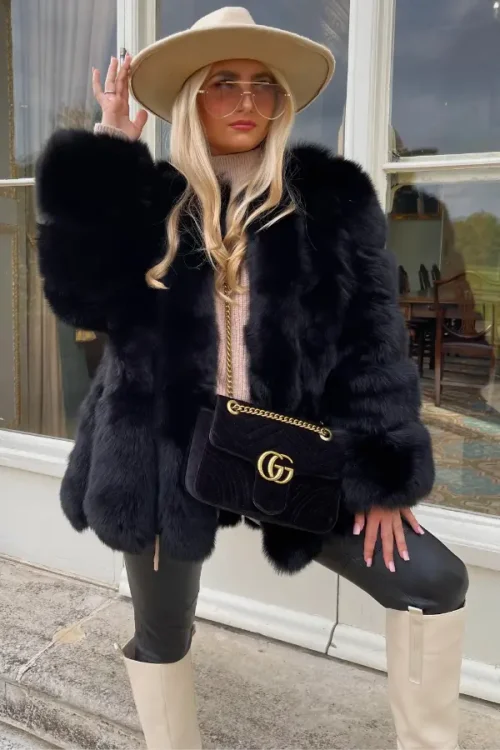 fur-coat-women-17-1399566750.thumb.webp.eb49cebdbbb3fb2b398dd727c774e16b.webp
